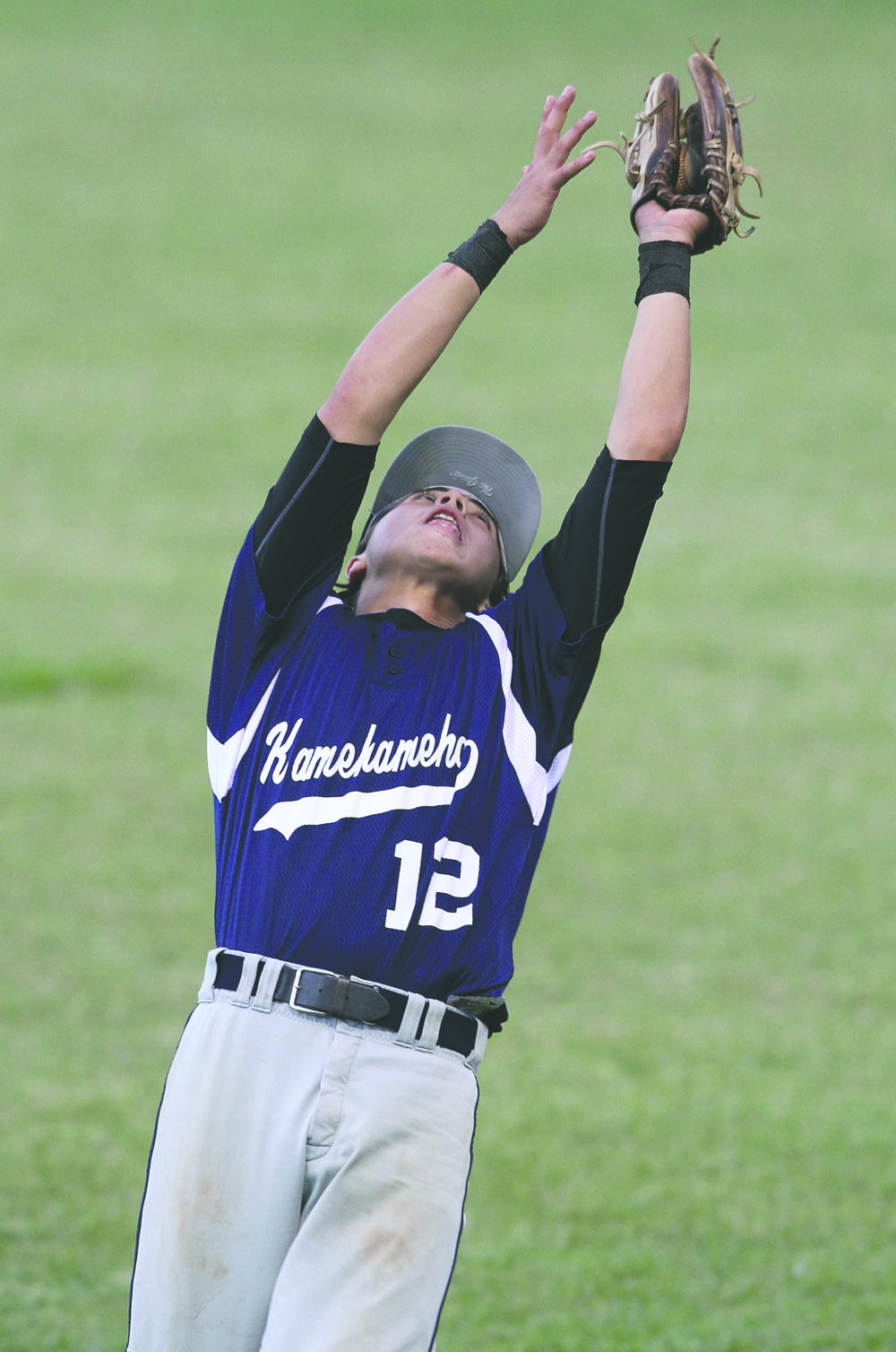 JAY METZGER/Tribune-Herald Kamehameha's Chad Teshima secures an out Saturday.