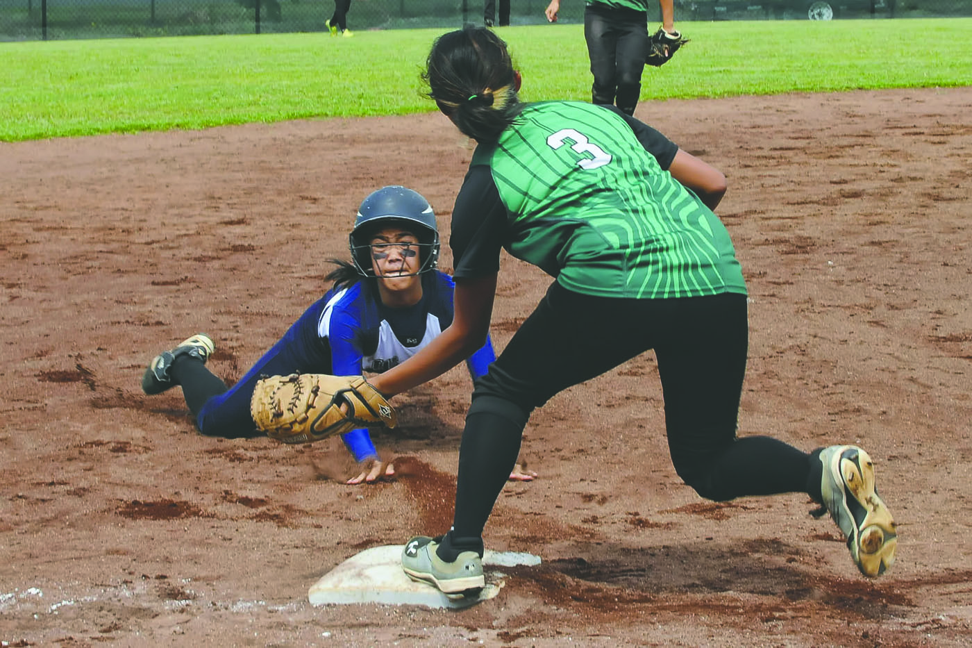 BRAD BALLESTEROS/Tribune-Herald Konawaena's Chrysa Dacalio waits to apply the tag on Kamehameha's Kekai Wong Yuen. .