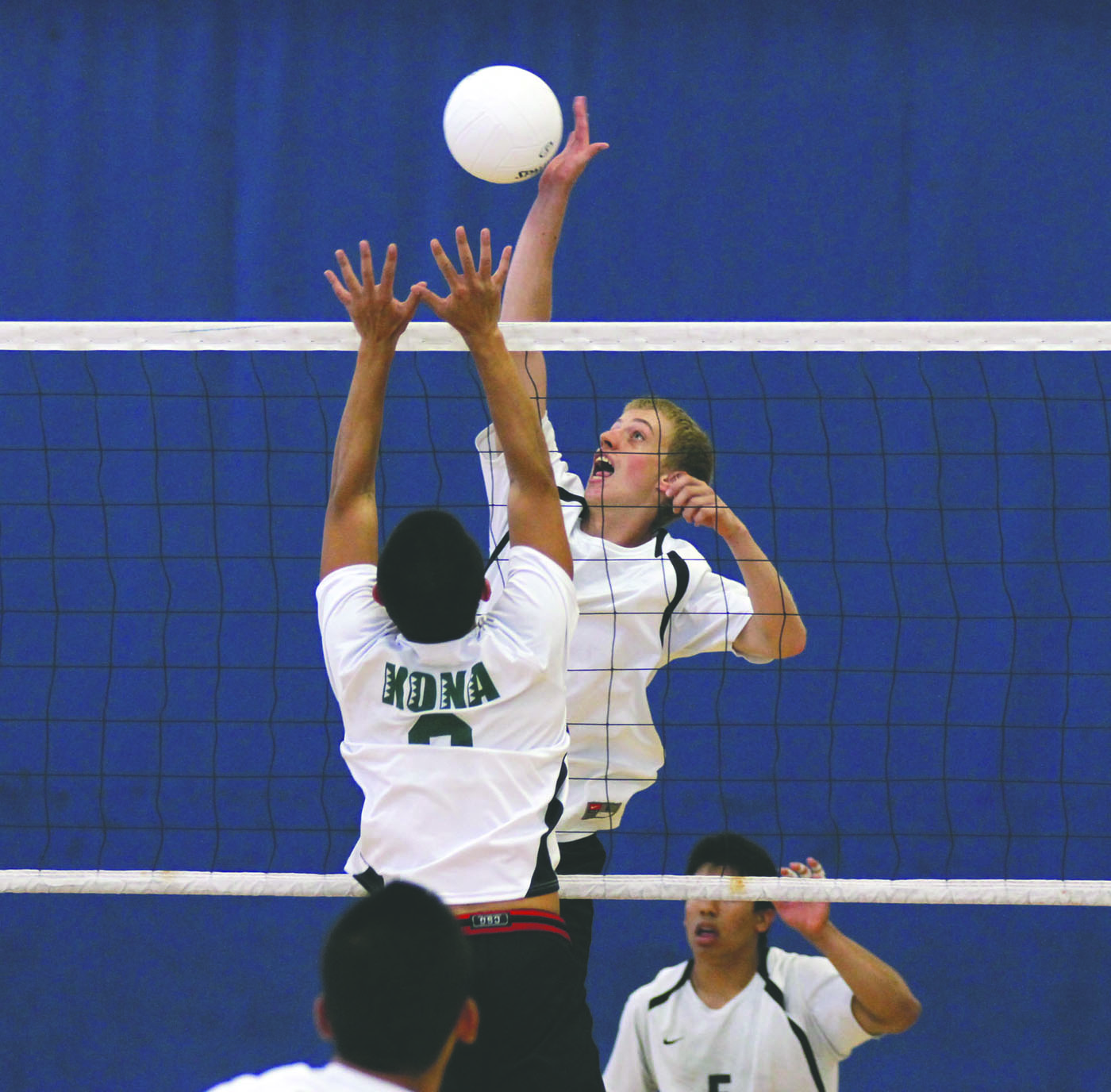 TIM WRIGHT/Tribune-Herald Pahoa's Tanner Dipert tries to make a play at the net Friday against Konawaena.