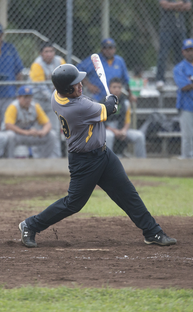 1692395_web1_Kohala_vs_hilo_Baseball_4.jpg