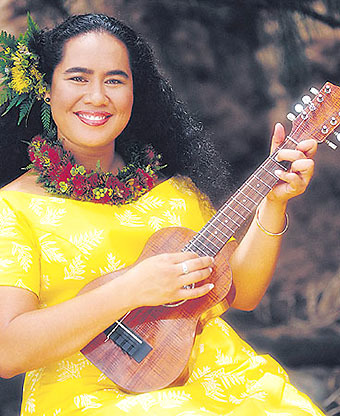 1727936_web1_Hilo-Huli-Kahaunaele.jpg