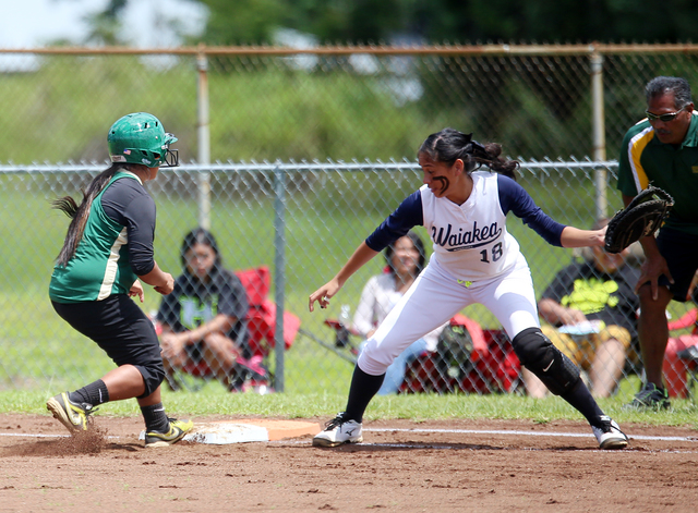 1743417_web1_Waiakea_vs_Honokaa_Softball_1.jpg