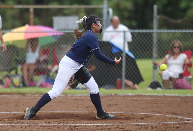 1753528_web1_Waiakea_vs_Kealakehe_Softball_15.jpg