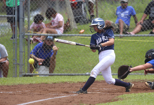 1753528_web1_Waiakea_vs_Kealakehe_Softball_4.jpg