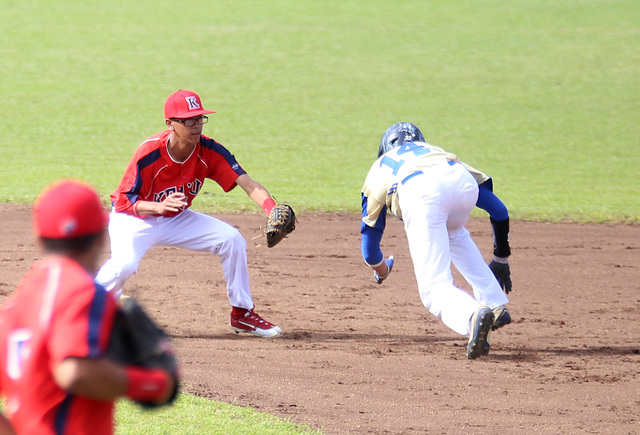 1753533_web1_Hilo_vs_Keaau_Baseball_6.jpg