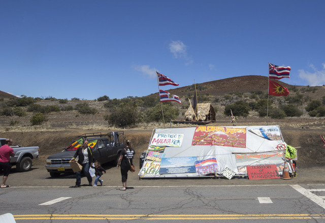 1833776_web1_TMT_Protesters_Remain_Still_on_Mauna_Kea_4.jpg