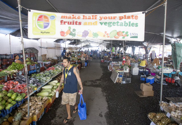 1909777_web1_SNAP_at_Farmers_Market_2.jpg