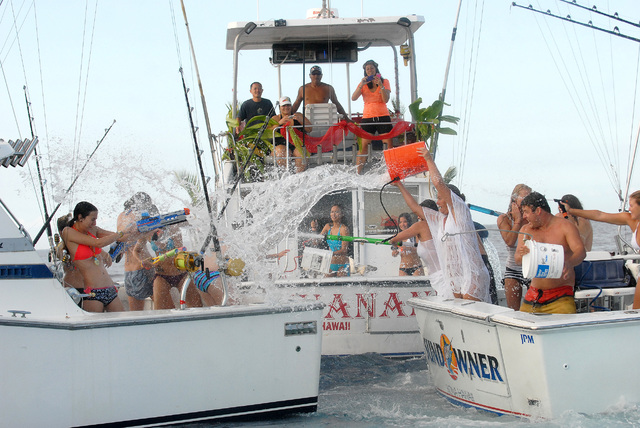 1941560_web1_Wahine-Fishing_0214.jpg