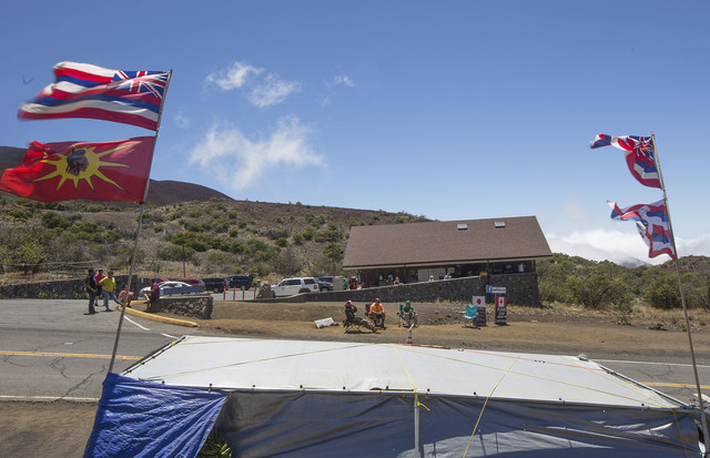 2008886_web1_TMT_Protesters_Remain_Still_on_Mauna_Kea_2.jpg