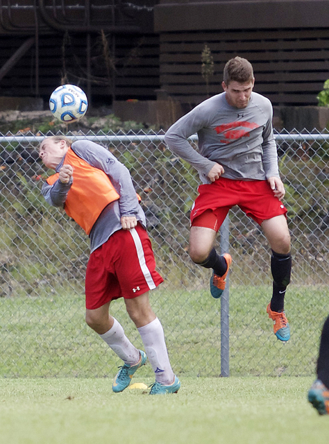 2128055_web1_UHHilo_Mens_Soccer_Practice_4.jpg