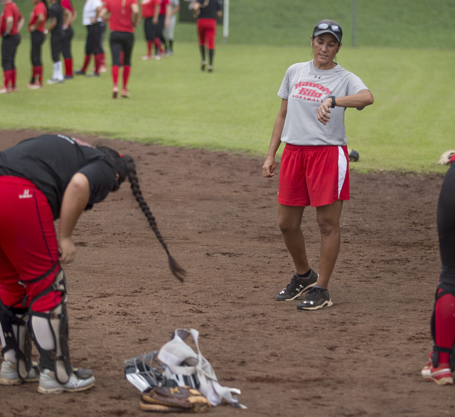 2283221_web1_UHH_Softball_Practice_1.jpg