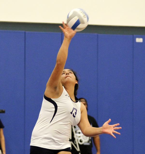 2381914_web1_kam-vs-waiakea-v-ball-DI-04.jpg