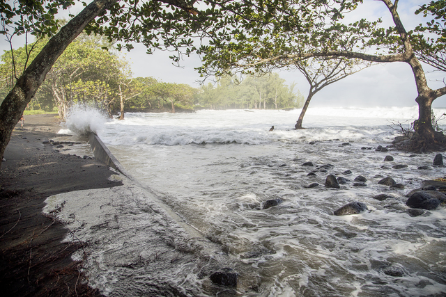 2396389_web1_Keaukaha_Flooding_5.jpg