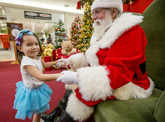 2560172_web1_Santa_at_the_Mall_3.jpg