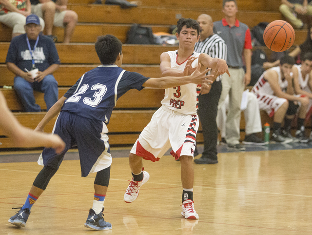 2570493_web1_HPA_vs_Waiakea_Boys_Basketball_2.jpg