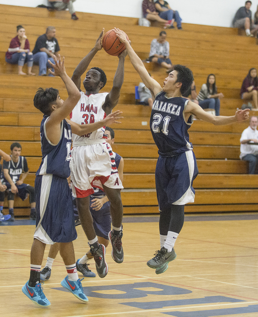 2570493_web1_HPA_vs_Waiakea_Boys_Basketball_6.jpg