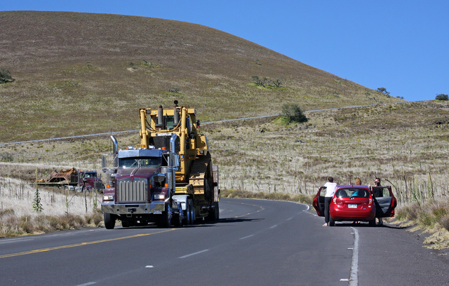 2640233_web1_TMT_Bulldozers_Coming_Down_Mauna_Kea.jpg