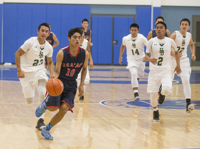 2651753_web1_Keaau_vs_Honokaa_Boys_Basketball_2.jpg