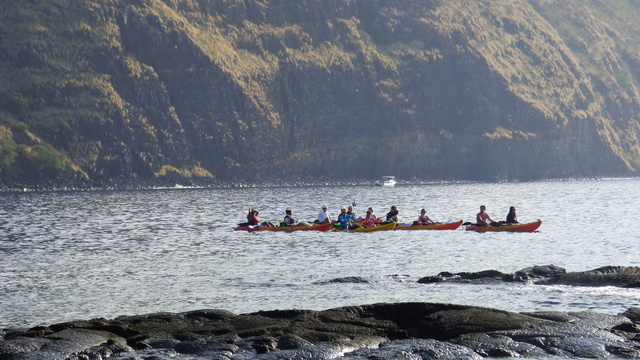 2727280_web1_Kealakekua-kayakers-01-02-16.jpg