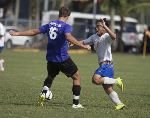 2761494_web1_Hilo_vs_Mauka_Lani_Boys_Soccer_3.jpg