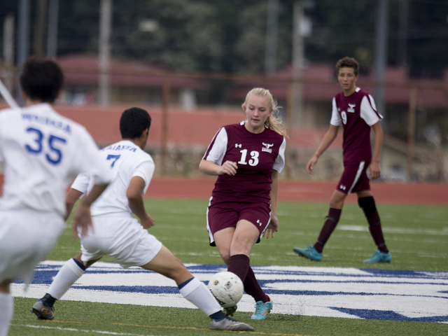 2789838_web1_Parker_vs_Waimea_Soccer_2.jpg