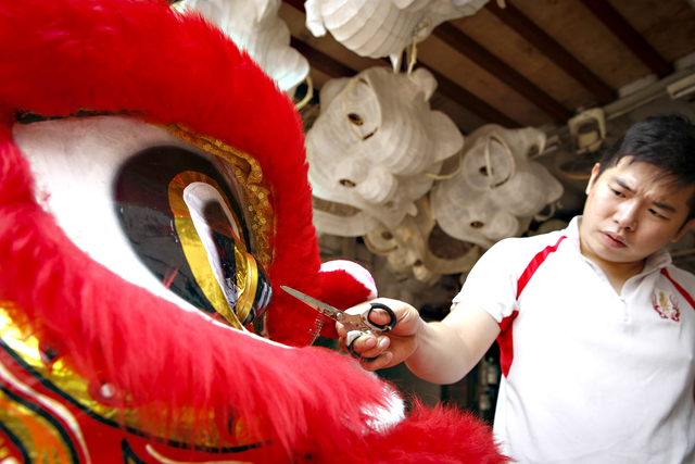 2905323_web1_Malaysia-Lion-Dance-P_Chri-copy-2.jpg