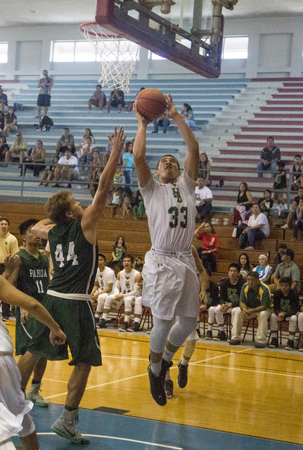 2957509_web1_Honokaa_vs_Pahoa_Boys_Basketball_1.jpg