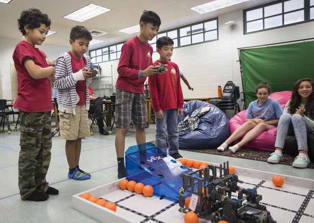 2988726_web1_Keaau_Elm_and_Middle_Robotics_1.jpg