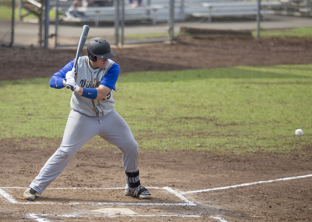 3183526_web1_Hilo_vs_Kealakehe_Baseball_4.jpg