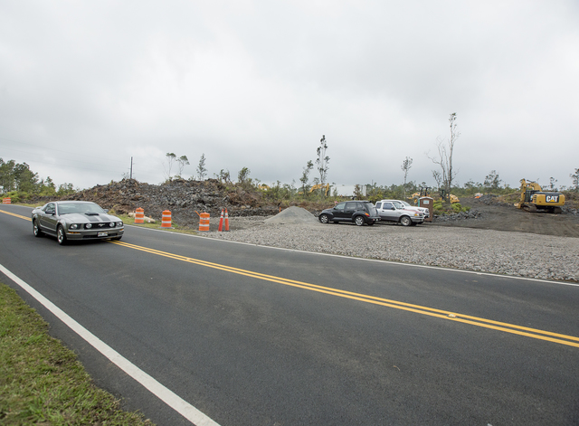 3240489_web1_Contruction_Saddle_Road_Hilo_Side_2.jpg