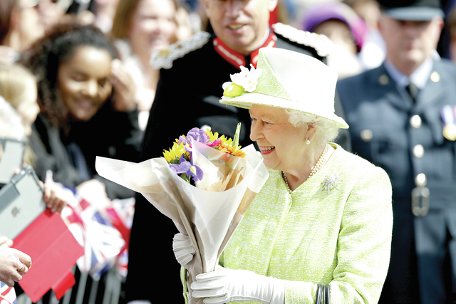 3357410_web1_APTOPIX-Britain-Queen_Chri.jpg