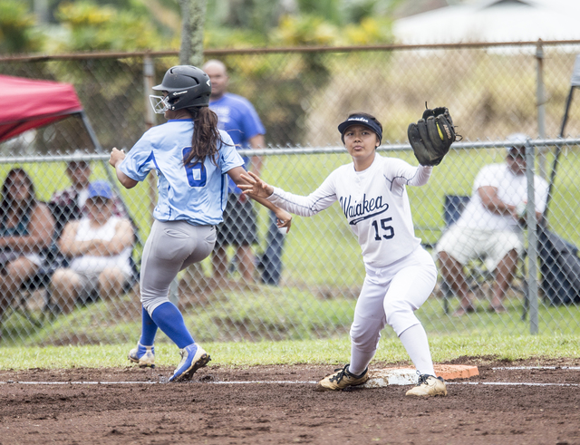 3373034_web1_Waiakea_vs_Kealakehe_Softball_4.jpg