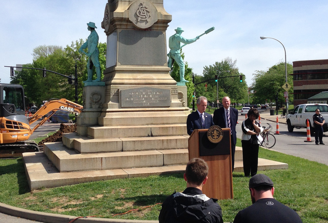 3412881_web1_Confederate-Monument-_Roge.jpg