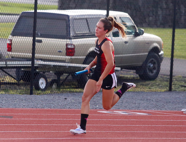 3450044_web1_Girls_4X100_Relay.jpg