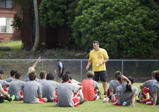 3460024_web1_UHHilo_Mens_Soccer_Practice_2.jpg