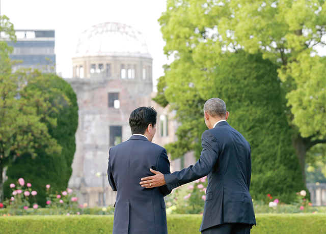 3566514_web1_Japan-Obama-Hiroshima_Chri-copy.jpg