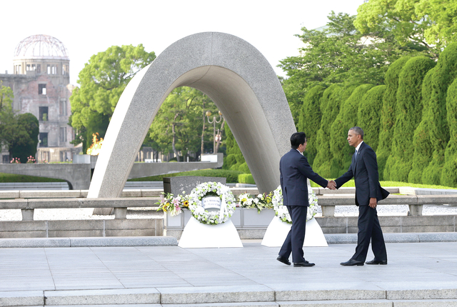 3566514_web1_Japan-Obama-Hiroshima_Chri.jpg