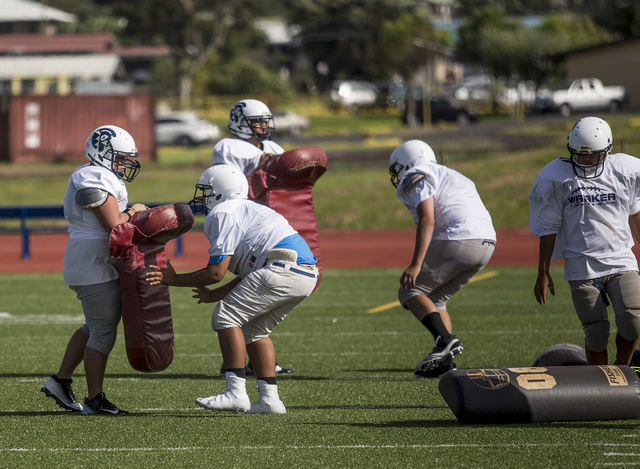 3916666_web1_Waiakea_Football_Practice_1.jpg