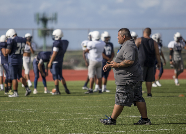 3916666_web1_Waiakea_Football_Practice_4.jpg