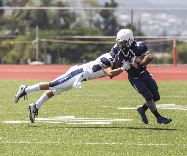 3953907_web1_Waiakea_vs_Kamehameha_Football_5.jpg