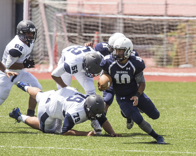 3953907_web1_Waiakea_vs_Kamehameha_Football_6.jpg