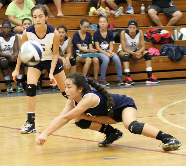 3961673_web1_hilo-vs-wai-v-ball03--2-.jpg