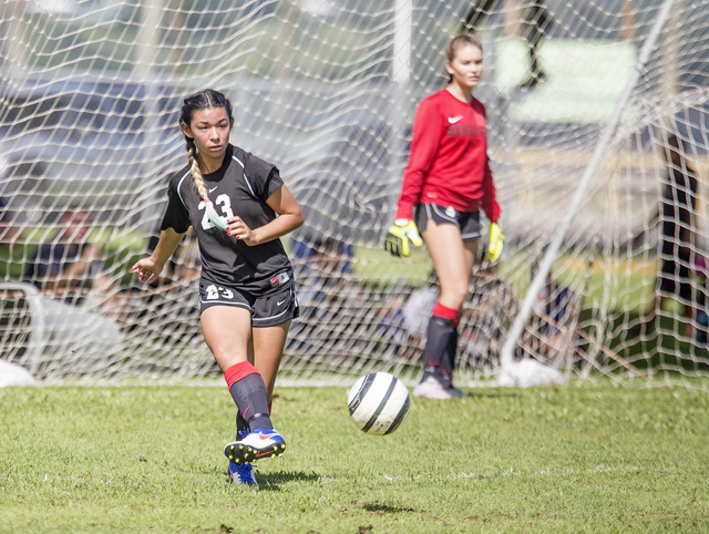 4514841_web1_HPA_vs_Kauai_Girls_Soccer_2.jpg