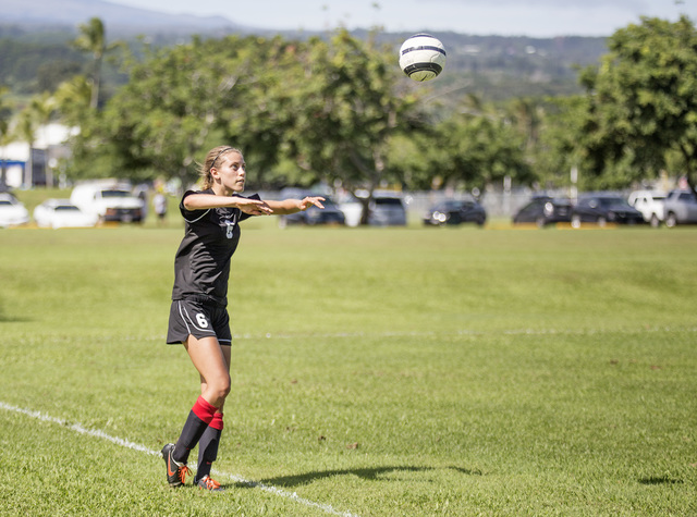 4514841_web1_HPA_vs_Kauai_Girls_Soccer_9.jpg