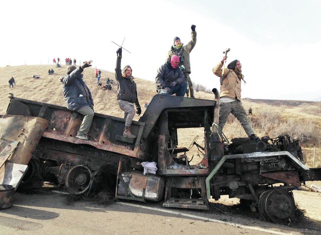 4521468_web1_Oil-Pipeline-Protest_Chri.jpg