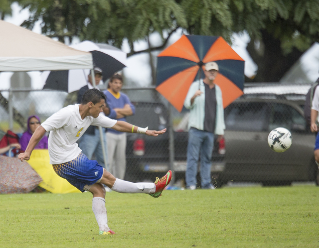 4522328_web1_Hilo_vs_Kealakehe_Boys_Soccer_7.jpg