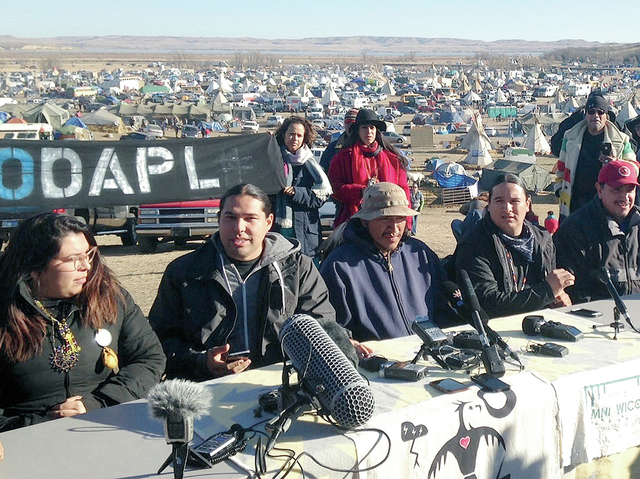 4557191_web1_Oil-Pipeline-Protests_Chri.jpg