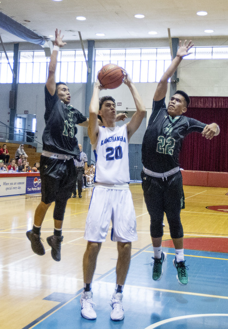 4610351_web1_Kamehameha_vs_Honokaa_Boys_Basketball_Cardinal_Classic_3.jpg