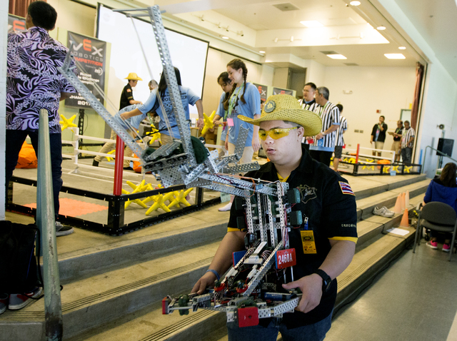 4722723_web1_Hawaii_State_Vex_Robotics_Championships_5.jpg