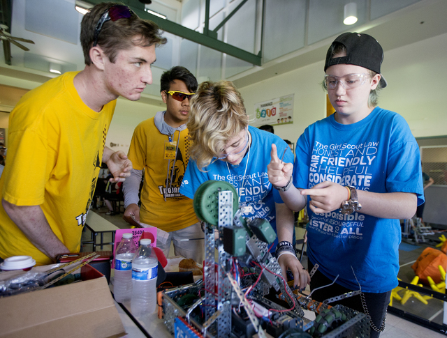 4722723_web1_Hawaii_State_Vex_Robotics_Championships_8.jpg